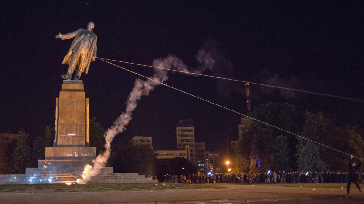 Lenin's monument, largest in Ukraine, taken down in Kharkiv