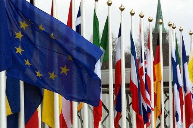eu-flags-3-short