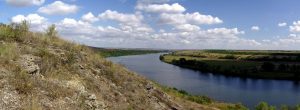 Panorama des „Sewerski Donez“ – ein so breiter und tiefer Fluss ist ein Panzerhindernis und Hindernis für einen weiteren Vormarsch.