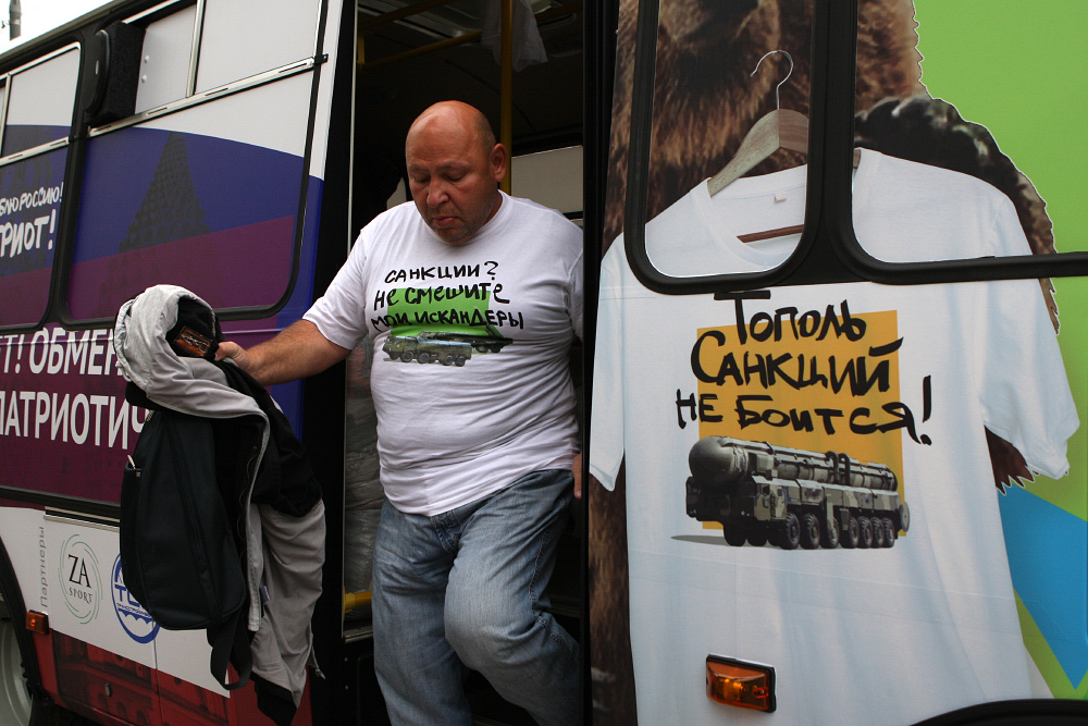 Nuclear T-shirt campaign in Moscow