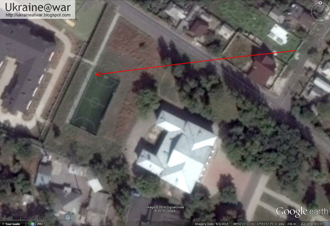 Google Earth zeigt die genaue Lage des Sportplatzes und des Zauns