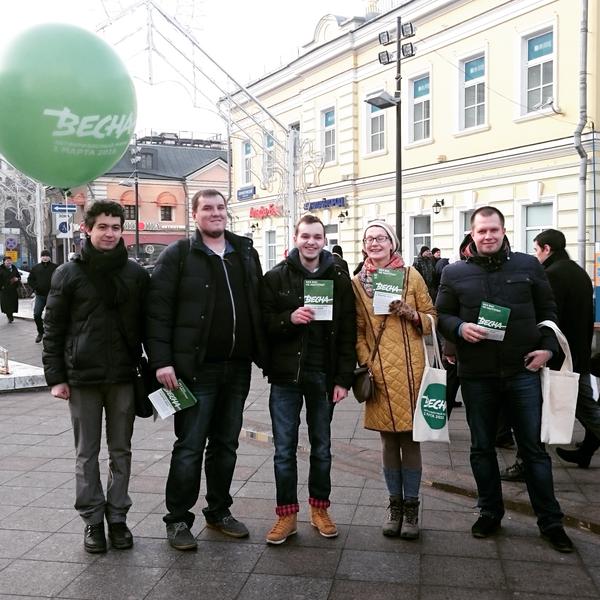 Volunteers in central Moscow promoting the upcoming "Spring March"