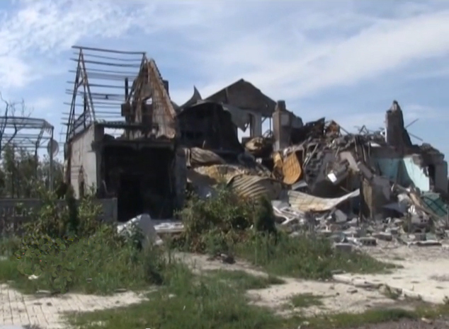 Destroyed_house_in_Donbass1.jpg