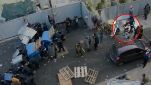 Corrupt Odessa police officers shield Russian agents firing with Kalashnikovs at Ukrainians