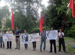 Protesting the Day of Russia celebration in the city of Penza, Russia on June 12, 2015. The signs say "Our Motherland falling apart is not a holiday!"; "12 June - the day of the dismemberment of the USSR!"; "12 June - the start of the occupation of Russia." (Image: social media)