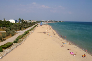 After the Russian occupation, Crimean beaches are almost completely free of tourists now, further hurting the tourism-dependent economy, June 2015 (Image: Social media)