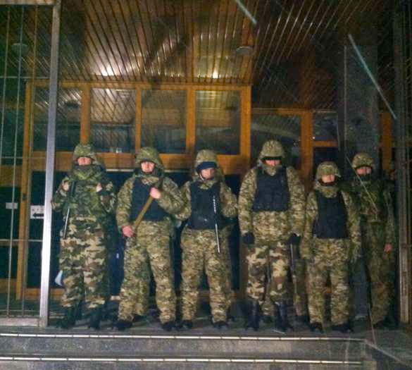 Dnipro battalion blocking the entrance of Ukrnafta on 22.03.2015. Photo: http://golospravdy.com/