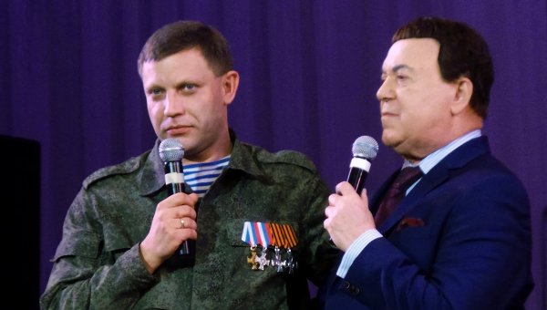 DNR's "Dear Leader", seen here with Russian MP/singer/Russian mafia's best friend Iosif Kobzon