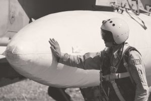 Russian pilot checking bombs before a bombing in Syria (Image: Vedomosti)