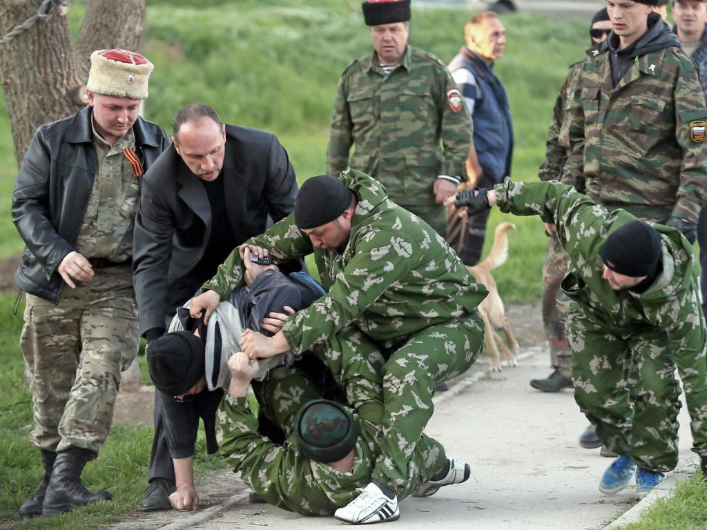 Russian FSB secret police and paramilitaries suppress any open dissent in Crimea and actively search for any hidden resistence to the occupation. Beside using the judicial system to enforce the Russian occupation of the Ukrainian peninsula, they employ secret abductions and extrajudicial killings of Crimean Tatars and Ukrainian activists. (Image: GordonUA.com)