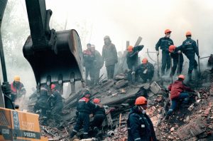 Rescuers digging for survivors after bombing of an apartment building on Kashira Road in Moscow, Russia, 13 September 1999. This and other similar terror acts in Russia were used by Putin to start another war in Chechnya. According to former FSB officer Alexandr Litvinenko murdered by his former FSB colleagues in London and other experts, the FSB conducted the bombings on Putin's orders to boost his election chances. (Image: Wikipedia)