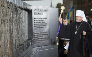 His Eminence Metropolitan Antony of the Ukrainian Orthodox Church of the US blesses the Holodomor Memorial on November 7, 2015 in Washington, DC. The Holodomor Memorial honors the millions of victims of the 1932-1933 genocidal famine in Ukraine. AFP PHOTO / MOLLY RILEY