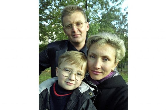 Litvinenko with son Anatoly and wife Marina in 2000 (Image: Francesco Guidicini)
