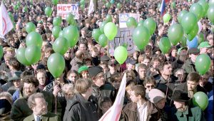 April 2001, people gathering in support of NTV