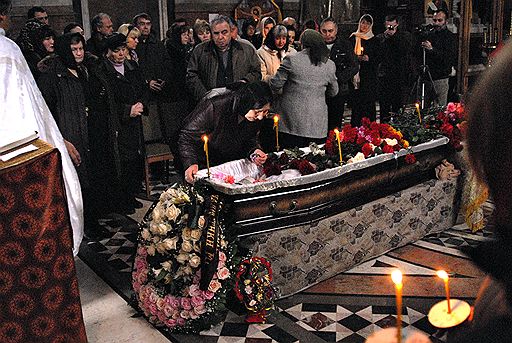 Anna Politkovskaya funeral in Moscow on 10 October 2006, photo: AFP