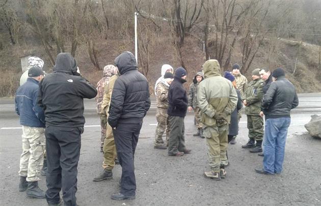 Russian_Trucks_Blockade3_Mukachevo.net