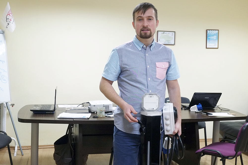 Kravtsov demonstrates a new charging station in ElectroCars Kyiv office.