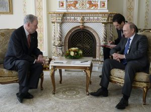 Vladimir Putin with former Canadian prime minister Jean Chretien in Putin's Novo-Ogaryovo residence outside Moscow, Russia, April 30, 2015. (Alexei Nikolsky/RIAN)