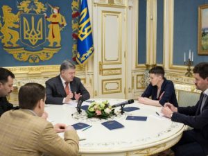 President Petro Poroshenko and Nadiya Savchenko having a meeting on third day after her freeing from Russian captivity (Image: UNN.com.ua)