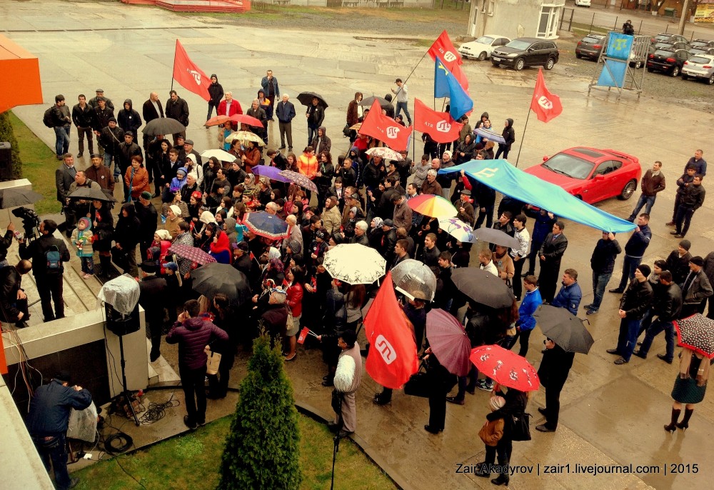 Crimeans rally in support of the Crimean-Tatar TV channel ATR, which was shut down on 1 April 2015. Photo: zair1.livejournal.com