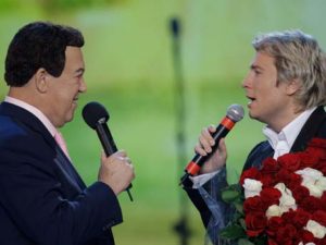 Russian pop singers Kobzon and Baskov (Image: Russian Defense Ministry's Zvezda TV)