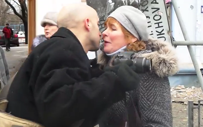 Graham Phillips kisses the "activist" of DNR after a staged interview