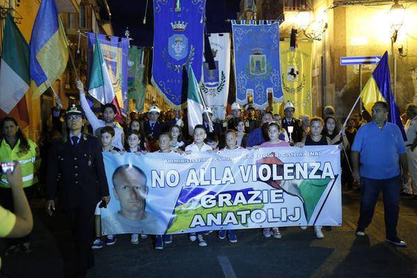 Italians march in honor of Ukrainian migrant anatoliy Korol who died trying to stop shop burglars in September 2015. Photo by RFE/RL