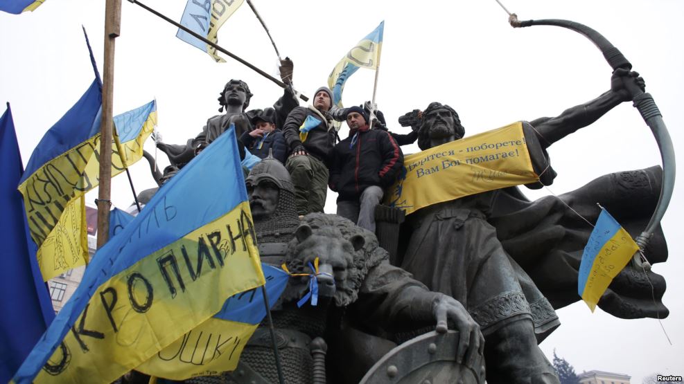 Monument to the founders of Kyiv, Maidan Nezalezhnosti,  during the Revolution of Dignity, December 15, 2015 
