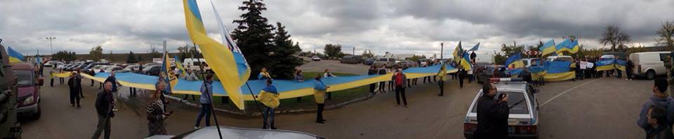 Protests in Stanytsia Luhanska against the withdrawal of the Ukrainian army, 10 October 2016. Photo: Zahar Vovk/fb.com
