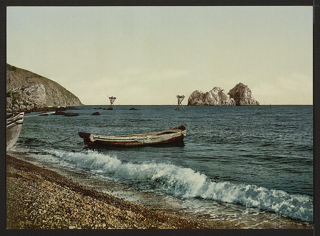 A beach view in Gurzuf, Crimea, Ukraine circa 1890-1900. Image: Detroit Publishing Company via the Library of Congress