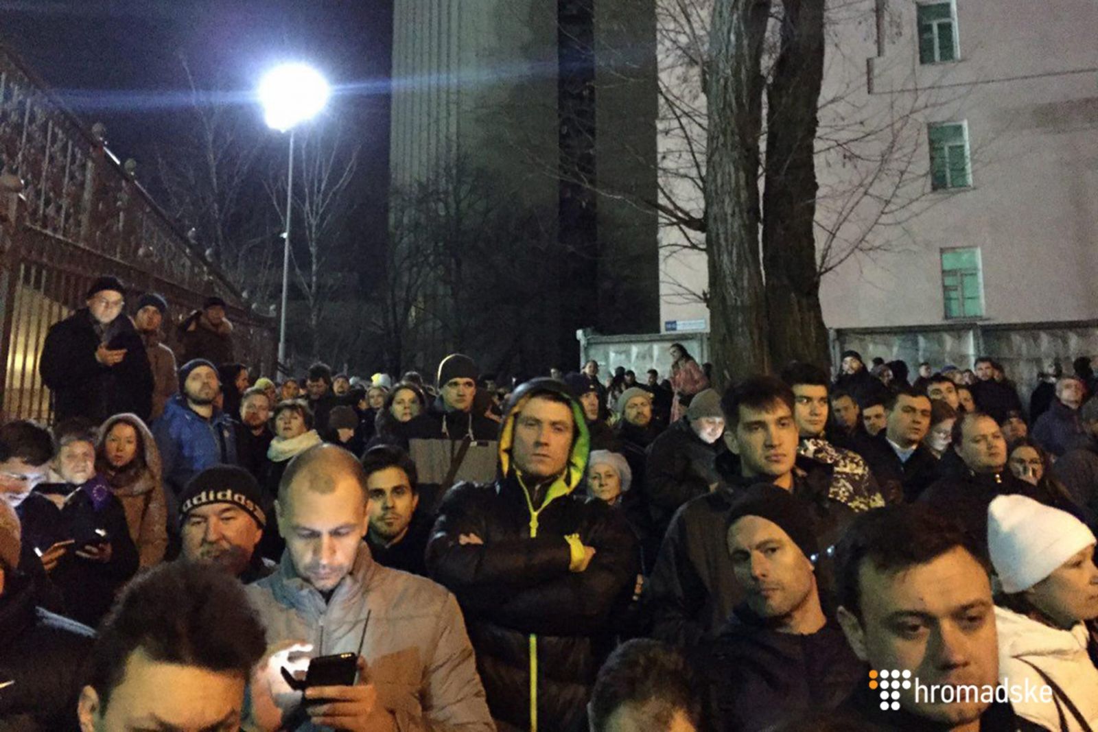 On Sunday March 5, activists gathered near the court to prevent Nasirov from escaping. Photo: screenshot from hromadske.tv