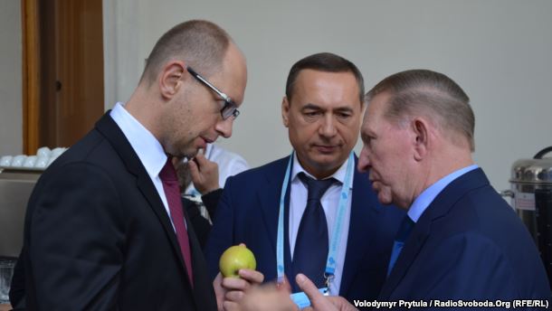 From left to right: Arseniy Yatseniuk, Mykola Martynenko, Leonid Kuchma. Photo: RFE/RL