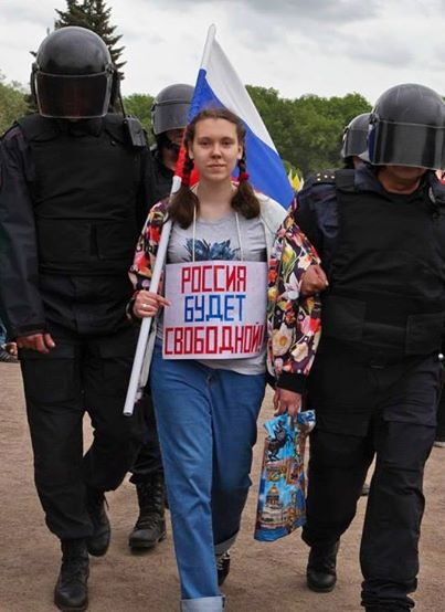 Girl arrested during protests on 12.06.2017 with sign "Russia will be free." Photo: Georgy Markov