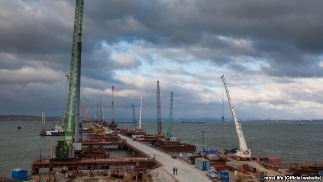 Construction of Kerch bridge. Archive photo