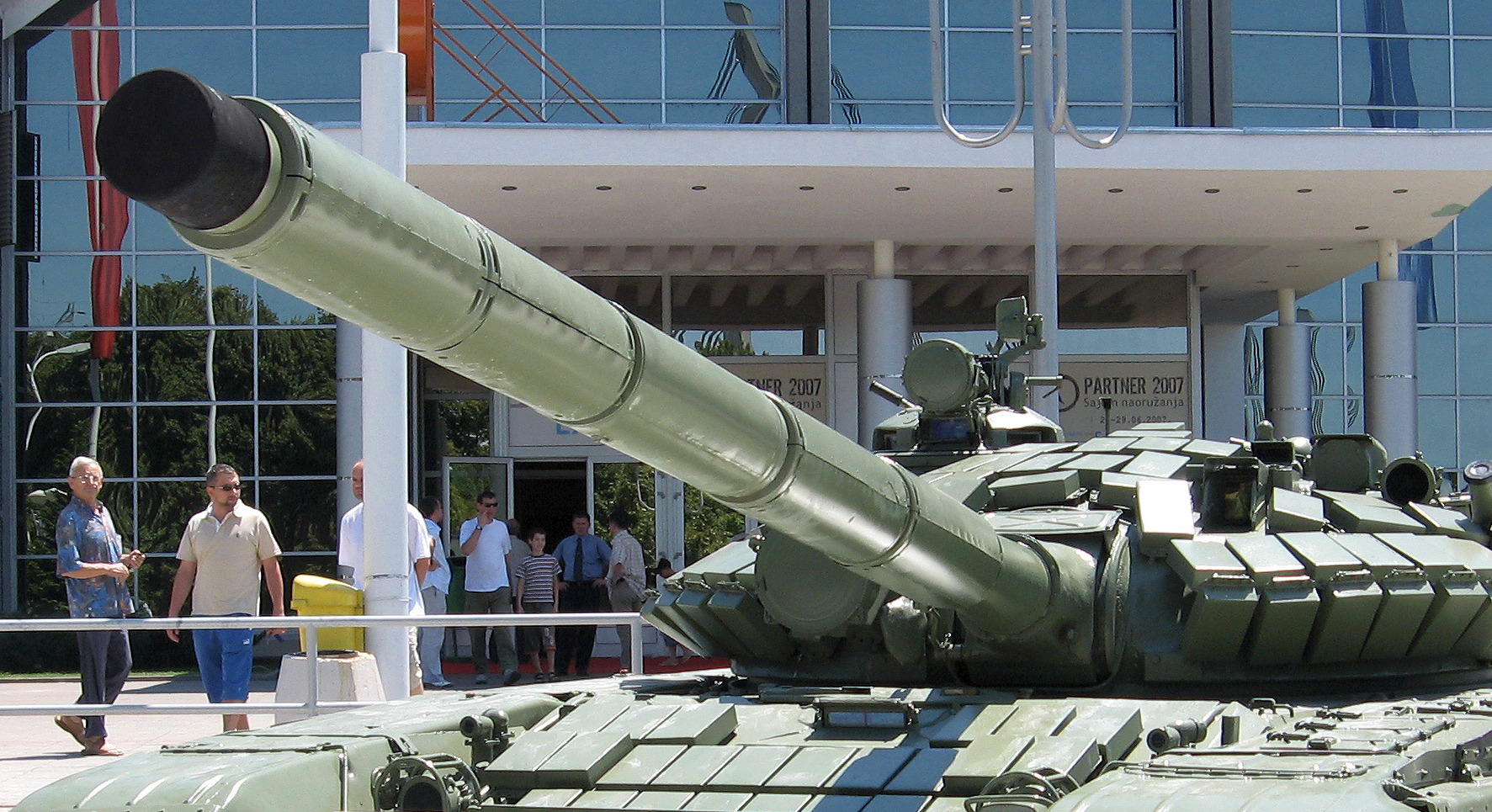 25 mm 2A46M tank gun installed in a Serbian Yugoimport (SDPR) T-72 upgrade proposal, c. 2007