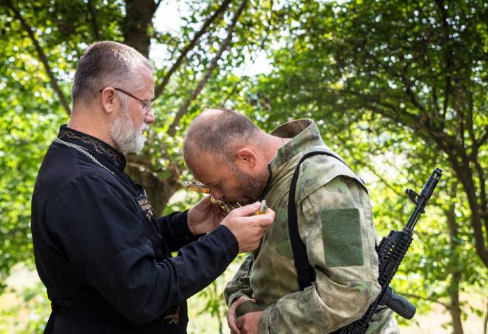 Father Vladyslav blesses Dmytro Yarosh, then leader of the Right Sector