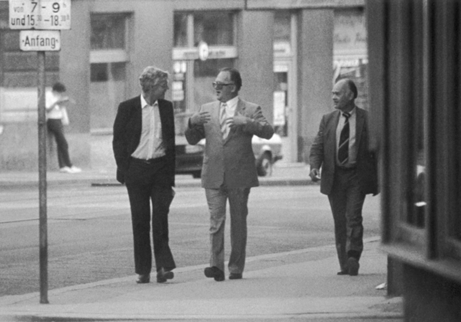 After Norwegian Labour Party politician and diplomat Arne Treholt (center) was convicted of treason on behalf of the USSR in 1984, the KGB toned down their activity until the late 1980s. Here he is photographed in Vienna in 1983. Photo: Preus museum's collection 