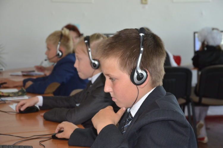 Online courses are helping students in the Lychkove village to learn programming. Photo: trk.dp.ua