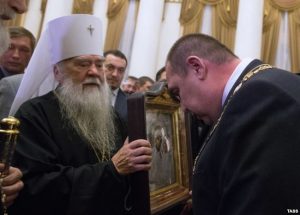 From left to right: Ioannykiy (Kobzev), Metropolitan of the Luhansk and Alchevsk Ukrainian Orthodox Church-Moscow Patriarchate and Ihor Plotnytsky, former “leader of the LNR group”, who is wanted for terrorism by the SBU. Occupied Luhansk, November 4, 2014