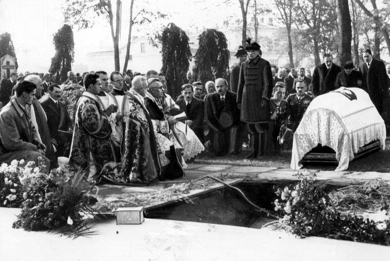 The funeral of Polish interior minister Bronisław Pieracki in 1934