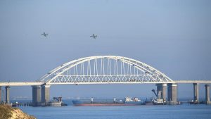 Russian jets over Kerch bridge hours before attack on Ukrainian ships