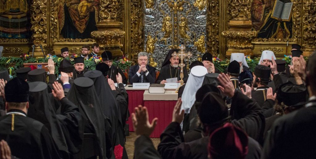 Leaders of the UOC KP and UAPC, the Ecumenical Patriarch Bartholomew, President Poroshenko and the Verkhovna Rada ensured the partial unification of separated churches, the conduction of the Council, and the election of its Primate. Here church leaders and President Poroshenko sit at the presidium of the Council. (Photo: Mykhailo Markiv, President's press service)