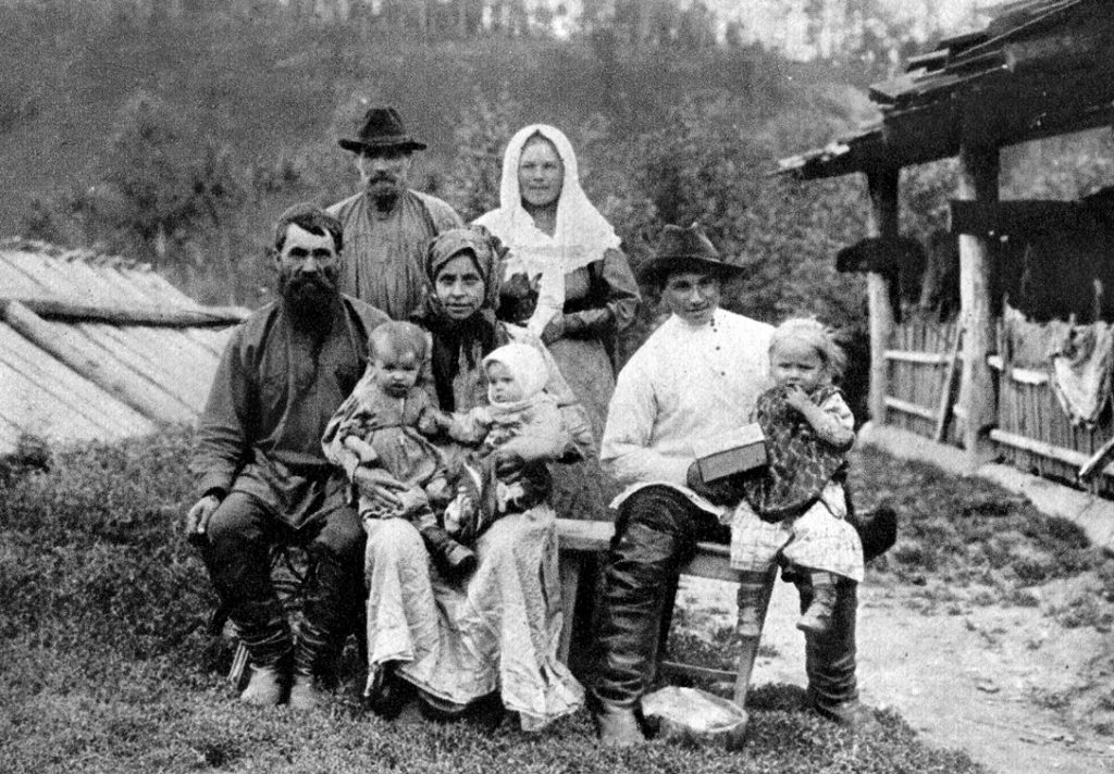 A Siberian family near Krasnoyarsk circa 1900 (Photo: A. Tugarinov)