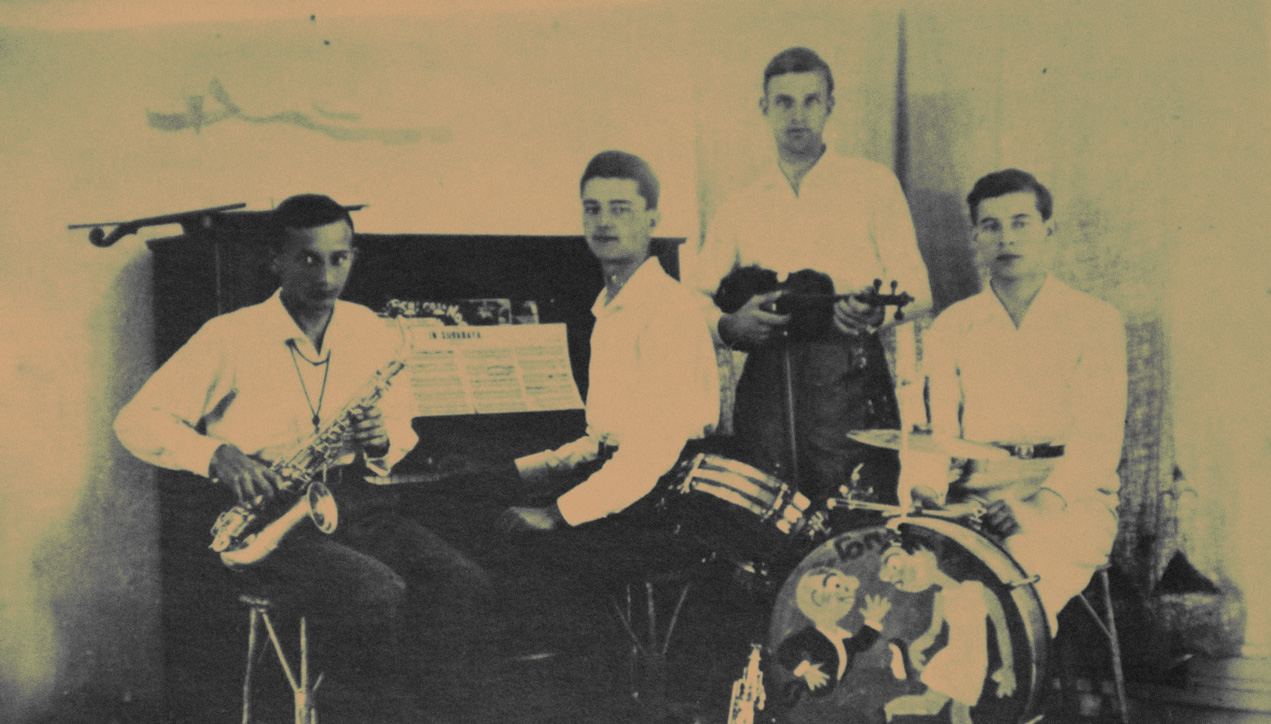 1_Leonid Yablonsky (3rd from the left, with violin), 1931