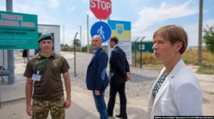 Estonian President Kersti Kaljulaid at the Chongar check point into Crimea, a Ukrainian peninsula temporarily occupied by Russia, August 22, 2021. Photo by Mattias Tammet /Office of the President of Estonia
