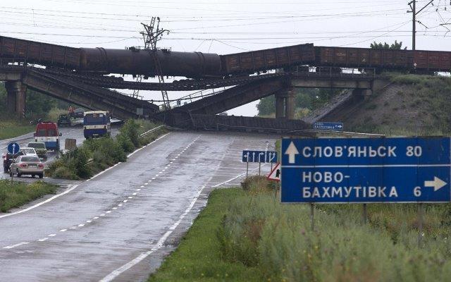 Russian terrorists are deliberately destroying the infrastructure of the Donbas. Destroyed railway bridge over the road Sloviansk-Donetsk-Mariupol