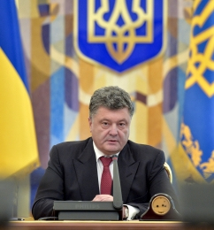 President Petro Poroshenko called again to designate Ukraine a major non-NATO ally