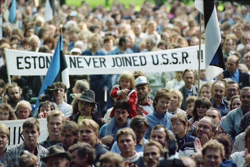 Baltic Protest, 1998 -  Pekka Elomaa/AP, thejournal.ie