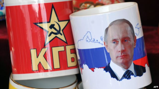 "Russian souvenir" mugs: Putin and KGB