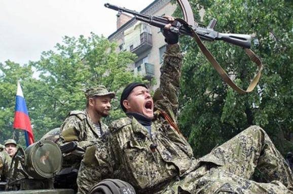 Russian terrorists driving through a Ukrainian city
